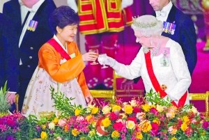 英女王為樸槿惠設(shè)國宴。