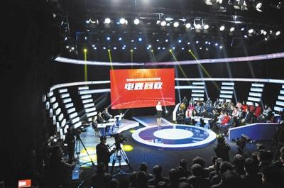 湖南經視《經視問政》節(jié)目錄制現(xiàn)場，截至目前，八期節(jié)目邀請了18名廳局長、9名州市長前來問政。