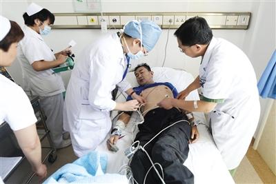 北京直升機(jī)降路口將心?；颊咚屯t(yī)院(組圖)