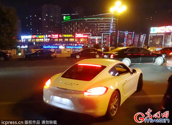 保時(shí)捷出夜攤3