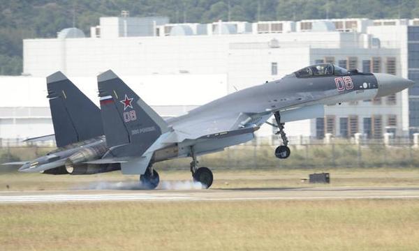 資料圖：蘇35戰(zhàn)機抵達珠海