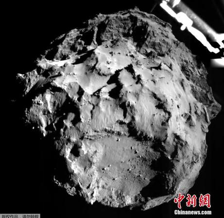 歐空局公布了新的菲萊登陸彗星照片，這一張是菲萊降落到離地3公里時拍的。
