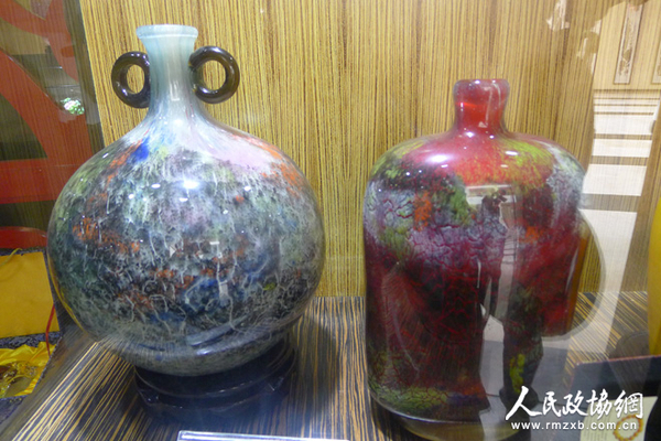 博山現(xiàn)代琉璃制品二_副本