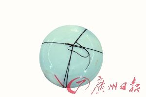 現(xiàn)場(chǎng)保護(hù)實(shí)驗(yàn)室里的白釉粉盒。