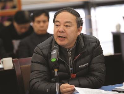 省政協(xié)委員、南京外國語學校校長鄒正對高考(課程)方案提建議。 吳俊 攝