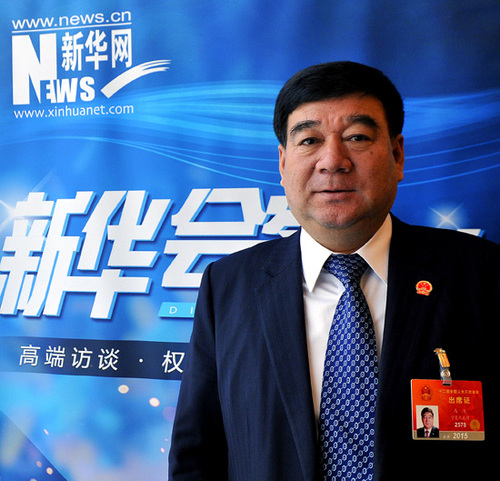 全國(guó)人大代表、寧夏銀川市市長(zhǎng)馬力在駐地接受新華網(wǎng)專(zhuān)訪。新華社 劉泉龍 攝