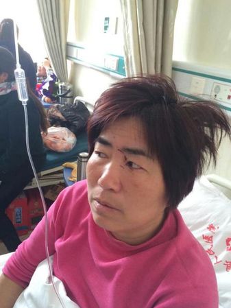 孫以民說(shuō)，其妻子攔在他前面，和對(duì)方有撕扯，妻子被打傷。 孫以民 供圖