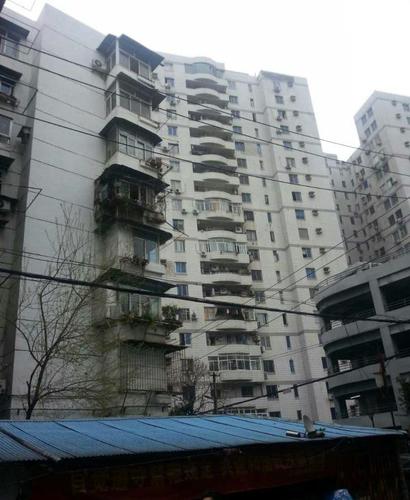 事發(fā)的漢口一家居民樓。 澎湃新聞?dòng)浾?周琦 攝
