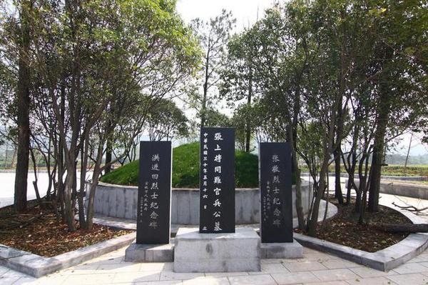 紀(jì)念園內(nèi)張自忠將軍與同難官兵合葬墓。