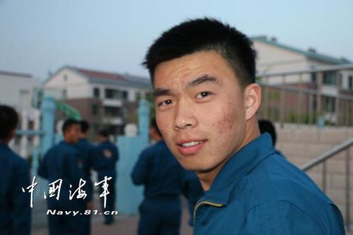 魯朋飛在訓(xùn)練場上。來源：中國海軍網(wǎng)