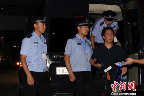 回國自首的重大經濟犯罪嫌疑人周某某?！“苍?攝
