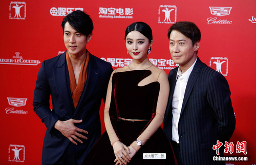 圖為范冰冰、黎明、吳尊出席2015上海國(guó)際電影節(jié)開(kāi)幕式。湯彥俊 攝