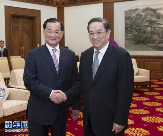 8月31日，中共中央政治局常委、全國政協(xié)主席俞正聲在北京會見來京參加中國人民抗日戰(zhàn)爭暨世界反法西斯戰(zhàn)爭勝利70周年紀(jì)念活動的連戰(zhàn)等臺灣各界代表人士。新華社記者王曄攝1