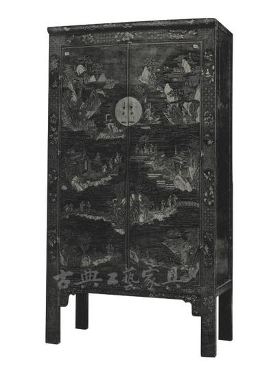 （一）清中晚期 紅漆描金山水人物圖方角柜（圖1-1）

　　高204.5厘米，寬113.5厘米，深53.3厘米

　　此柜紅漆為地，上描金彩繪紋飾，想象實(shí)物，定是富麗堂皇，光彩奪目。