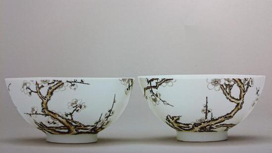 清雍正 琺瑯彩題詩(shī)梅花紋碗（一對(duì)）