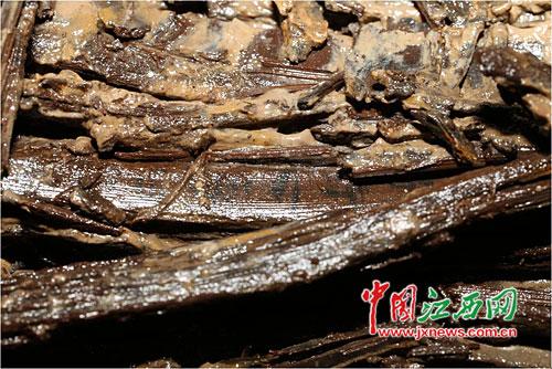 專家清理發(fā)現(xiàn)部分竹簡(jiǎn)寫有“子曰”等字樣。