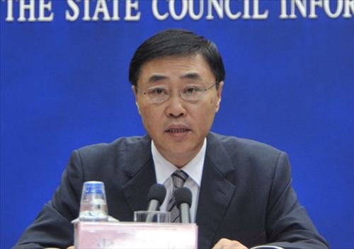 2015年5月15日,時(shí)任工信部副部長(zhǎng)尚冰出席國(guó)務(wù)院政策吹風(fēng)會(huì)，介紹網(wǎng)絡(luò)提速降費(fèi)等情況。圖片來(lái)源：工信部網(wǎng)站