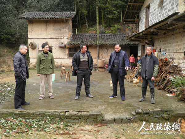 瑞金市政協(xié)全會(huì)前開展“大走訪、大聯(lián)系、大調(diào)研”活動(dòng)