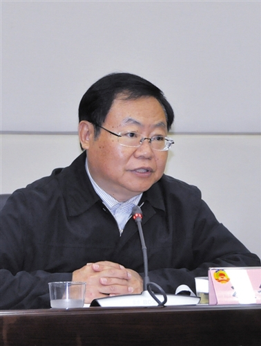 全國(guó)政協(xié)社會(huì)法制委副主任、中共中央政策研究室原副主任施芝鴻。資料圖片