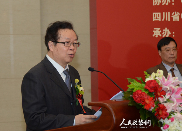 3全國政協(xié)委員、中國舞協(xié)主席、中國文學(xué)藝術(shù)基金會(huì)副理事長兼秘書長馮雙白致辭_副本