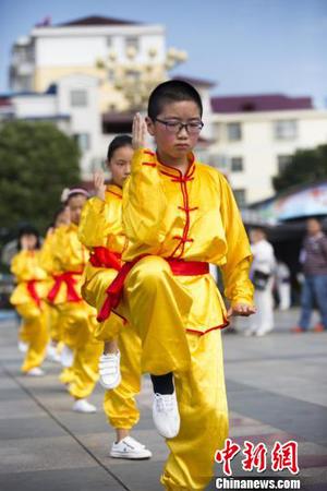 少年表演太極拳?！「到ū蟆z