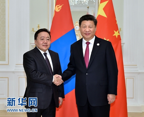 6月23日，國家主席習(xí)近平在塔什干會見蒙古國總統(tǒng)額勒貝格道爾吉。 新華社記者李濤攝