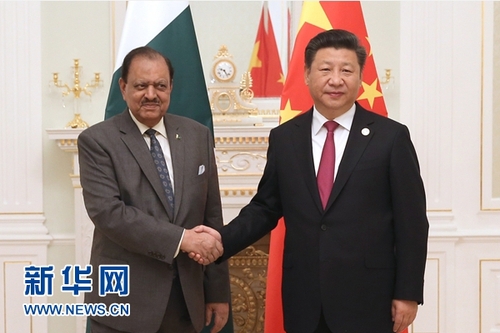 6月23日，國家主席習(xí)近平在塔什干會(huì)見巴基斯坦總統(tǒng)侯賽因。新華社記者馬占成攝