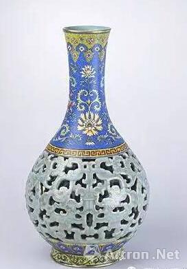 青釉鏤空粉彩描金夔鳳紋套瓶，清乾隆，高32.8cm，口徑7.2cm，足徑11cm