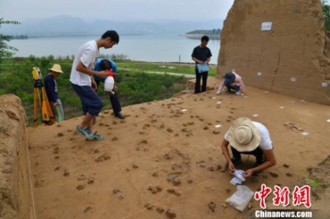 圖為懷來盆地南家溝遺址發(fā)掘現(xiàn)場。 牛東偉 攝