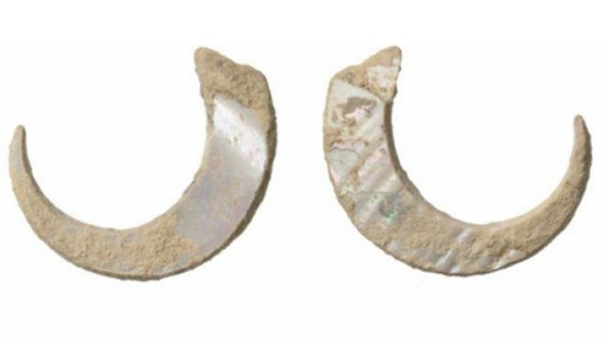 考古學(xué)家發(fā)現(xiàn)的這對(duì)魚(yú)鉤。圖片來(lái)源：美國(guó)國(guó)家科學(xué)院