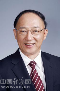 劉鵬，男，1951年9月生，重慶市人，1979年5月加入中國共產(chǎn)黨，1969年1月參加工作，重慶大學(xué)機(jī)械工程系固體力學(xué)專業(yè)研究生畢業(yè)，工學(xué)碩士。