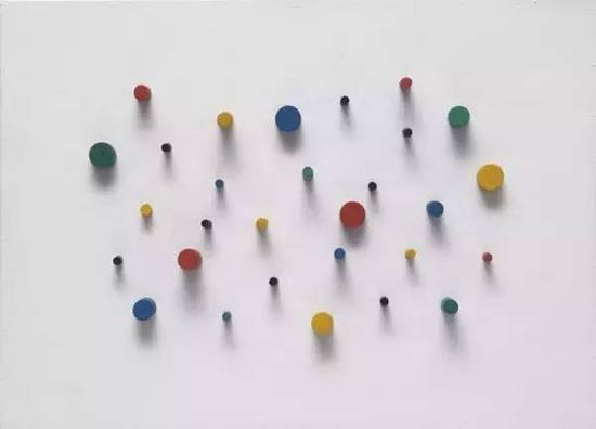 　　  《外墻項目（Project for an Exterior Wall）》，卡洛斯?克魯茲- 迭茲（Carlos Cruz-Diez），              木板上榫釘和合成漆聚合物，1954-65年