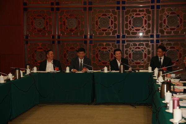 1 中共、部分特邀人士小組討論會(huì)場
