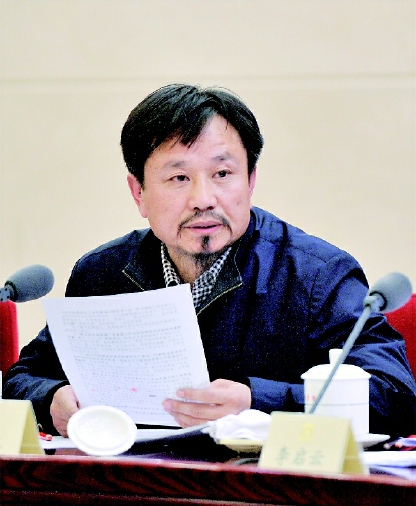 ◆董配永簡(jiǎn)介    第十二屆全國(guó)政協(xié)委員，致公黨中央委員、致公黨中央環(huán)境與可持續(xù)發(fā)展委員會(huì)副主任。生于1963年9月，河北灤縣人，現(xiàn)為華夏董氏兄弟商貿(mào)集團(tuán)董事局主席。先后榮獲過(guò)4屆“中華慈善獎(jiǎng)”、“中國(guó)十大慈善企業(yè)”、“中國(guó)十大慈善家”、“全國(guó)五一勞動(dòng)獎(jiǎng)?wù)隆?、全?guó)“愛(ài)國(guó)擁軍模范”、“致公黨扶貧開(kāi)發(fā)工作先進(jìn)個(gè)人”等稱號(hào)。