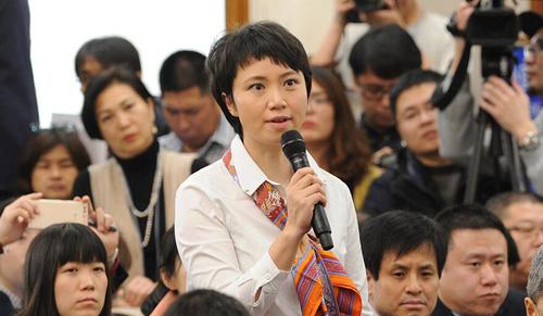 3月2日，全國(guó)政協(xié)十二屆五次會(huì)議新聞發(fā)布會(huì)在人民大會(huì)堂一層新聞發(fā)布廳舉行。圖為新華社記者提問。
