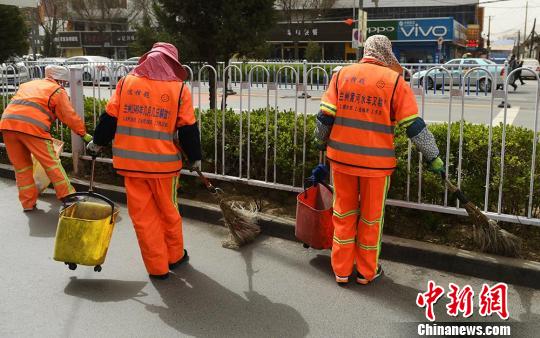 內(nèi)容頗為豐富的“考題”?！钇G敏 攝