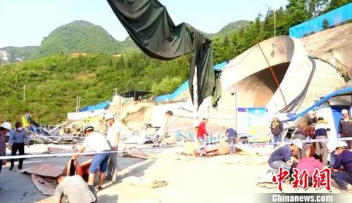圖為救援現(xiàn)場視頻截圖。　張偉 攝