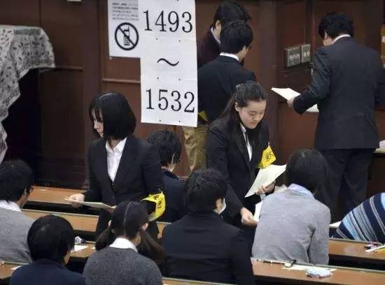 中國(guó)的高考很殘酷？外國(guó)的考生同樣不好過(guò)