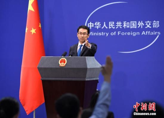 9月26日，中國外交部新任新聞發(fā)言人耿爽亮相并主持當天的例行發(fā)布會。<a target='_blank' href='http://www.chinanews.com/'>中新社</a>記者 侯宇 攝