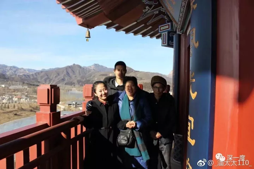 他站在兒子服役的消防隊(duì)門前 已不認(rèn)得眼前人是誰