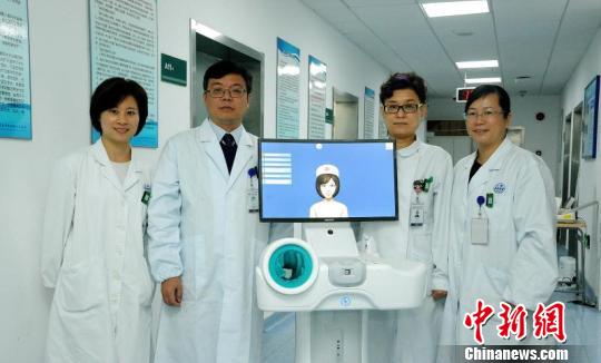 擁有自主知識產權的鈦米機器人首度進入核醫(yī)學病房，為患者提供可靠治療服務的同時，避免醫(yī)護人員職業(yè)傷害?！∽T珊 攝