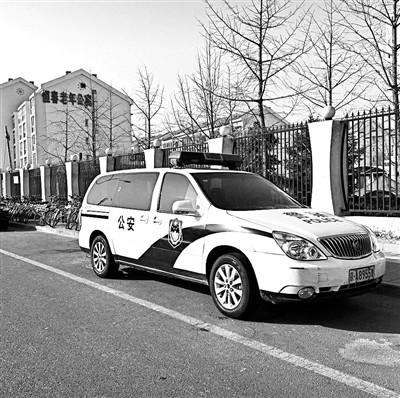 警車輪胎被盜？警方發(fā)消息辟謠：實(shí)為更換輪胎