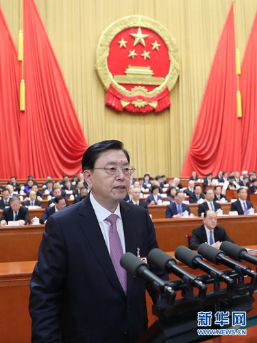3月11日，十三屆全國人大一次會(huì)議在北京人民大會(huì)堂舉行第三次全體會(huì)議。受十二屆全國人大常委會(huì)委托，張德江向大會(huì)作全國人大常委會(huì)工作報(bào)告。新華社記者 鞠鵬 攝