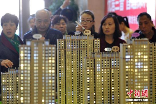 資料圖：山西太原民眾選購商品房。 

<a target='_blank' href='http://www.chinanews.com/'>中新社</a>記者 韋亮 攝