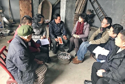     調(diào)研組在重慶市酉陽縣深度貧困村走訪。