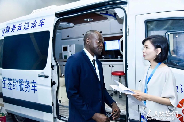 非洲衛(wèi)生官員詳細了解微醫(yī)云巡診車產(chǎn)品
