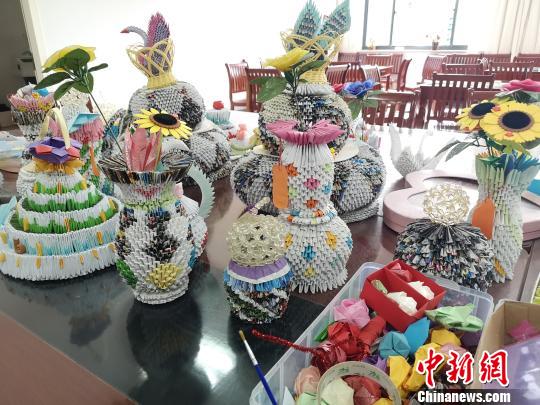 精神科康復(fù)區(qū)內(nèi)的患者作品展示?！堨蠚g 攝