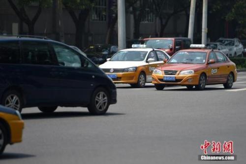 資料圖：在路上行駛的出租車。<a target='_blank' href='http://www.chinanews.com/' >中新網(wǎng)</a>記者 金碩 攝