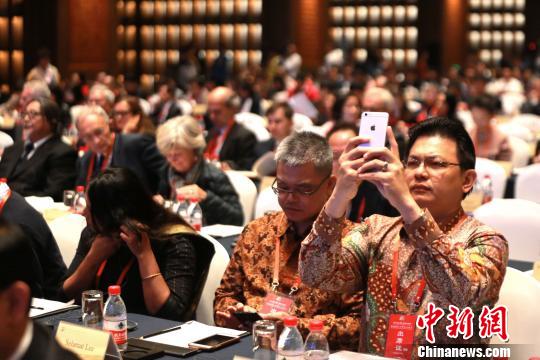 第五屆尼山世界文明論壇以“同命同運(yùn)相融相通：文明的相融與人類(lèi)命運(yùn)共同體”為主題?！×籂?攝