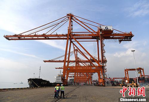 圖為廣西欽州保稅港區(qū)泊位。(資料圖片)
<a target='_blank' href='http://www.chinanews.com/'>中新社</a>記者 俞靖 攝